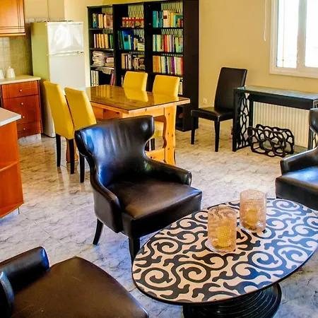 Apartment Panochori *